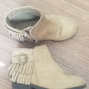 Girls boots